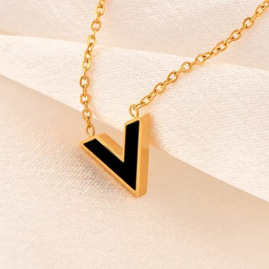 BOLD V NECKLACE