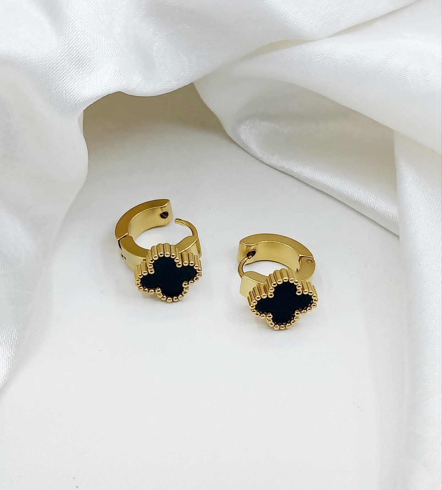 BLACK CLOVER EARRINGS