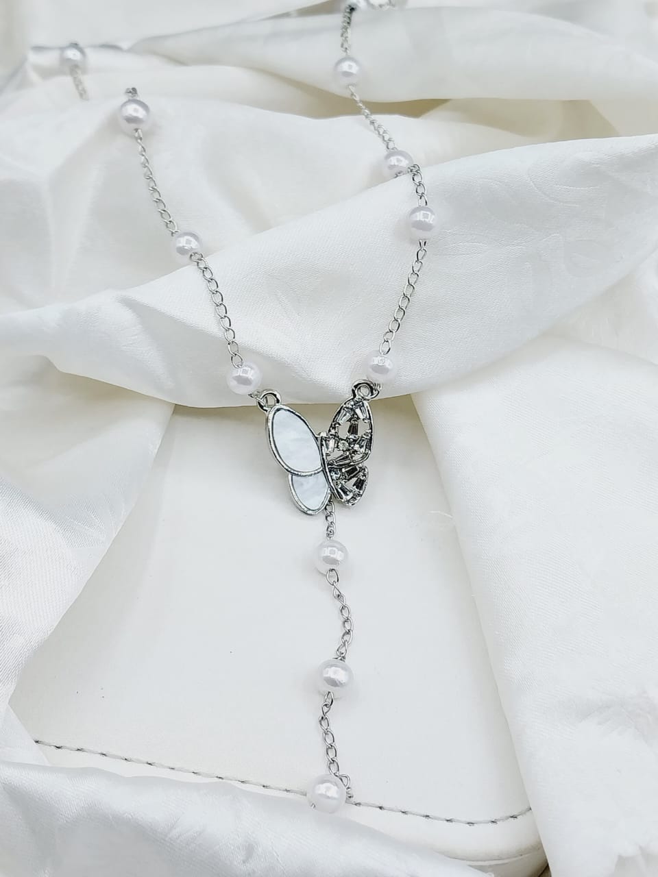 BUTTERFLY PEARL NECKLACE