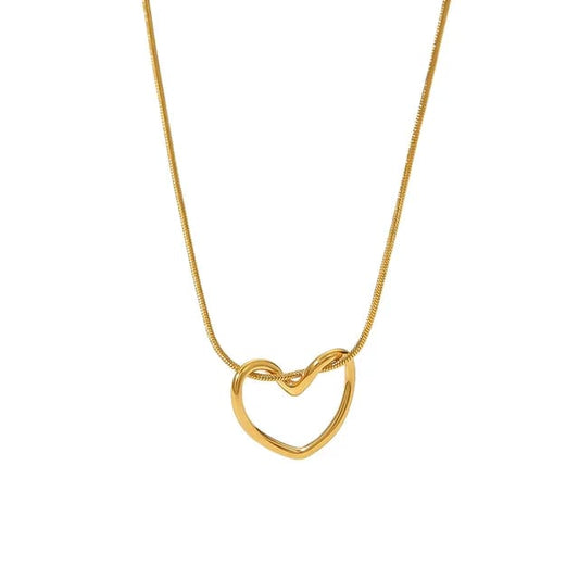 MINIMAL GOLDEN HEART NECKLACE