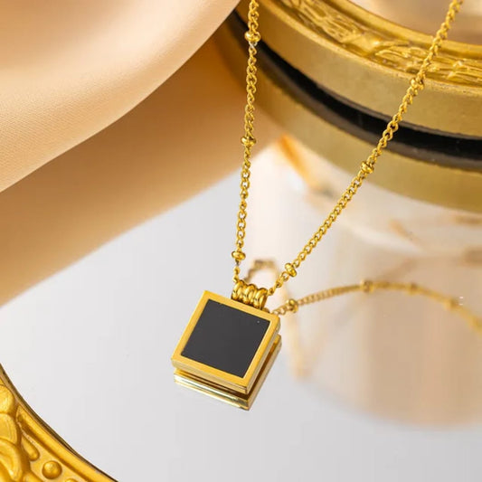 LUXE SQUARE PENDANT NECKLACE